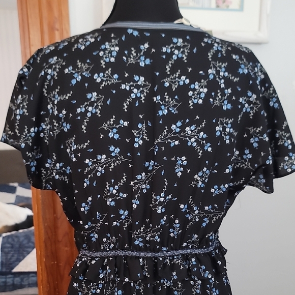 Max Studio Black and Blue Floral Maxi Dress - Picture 8 of 10